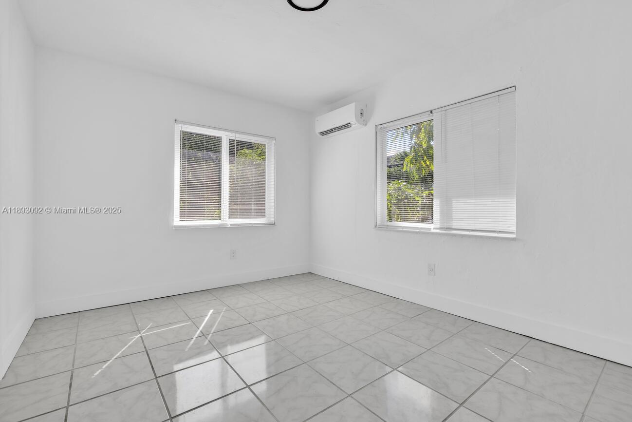 550 NE 82nd Ter # 8