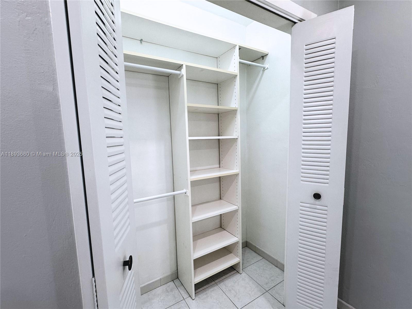 590 SW 36th Ave
