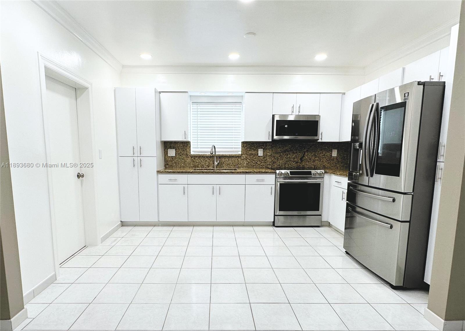 590 SW 36th Ave