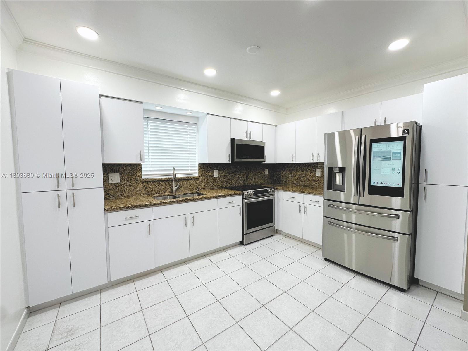 590 SW 36th Ave