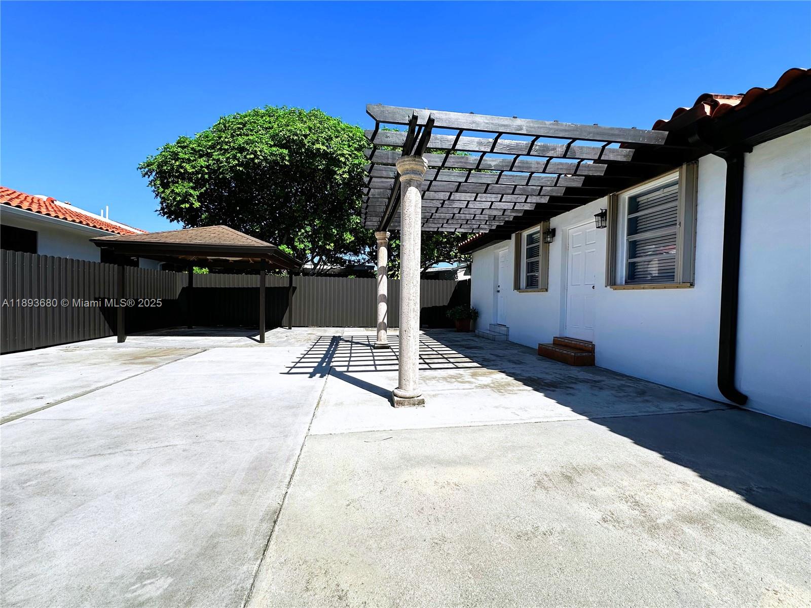 590 SW 36th Ave