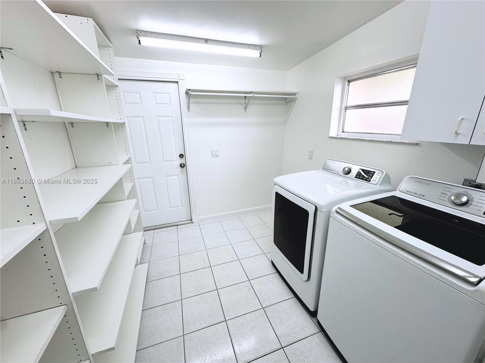 590 SW 36th Ave