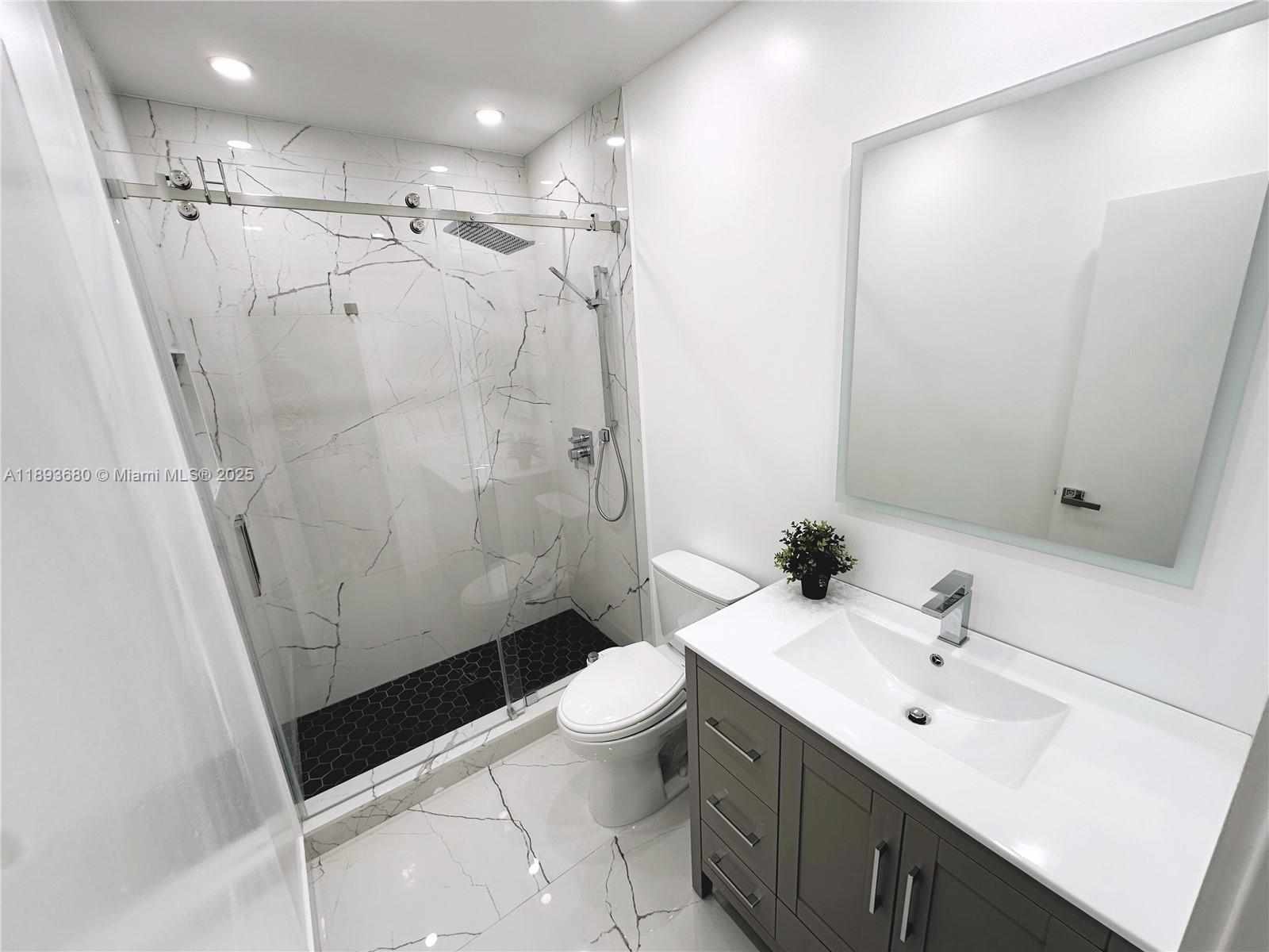 590 SW 36th Ave
