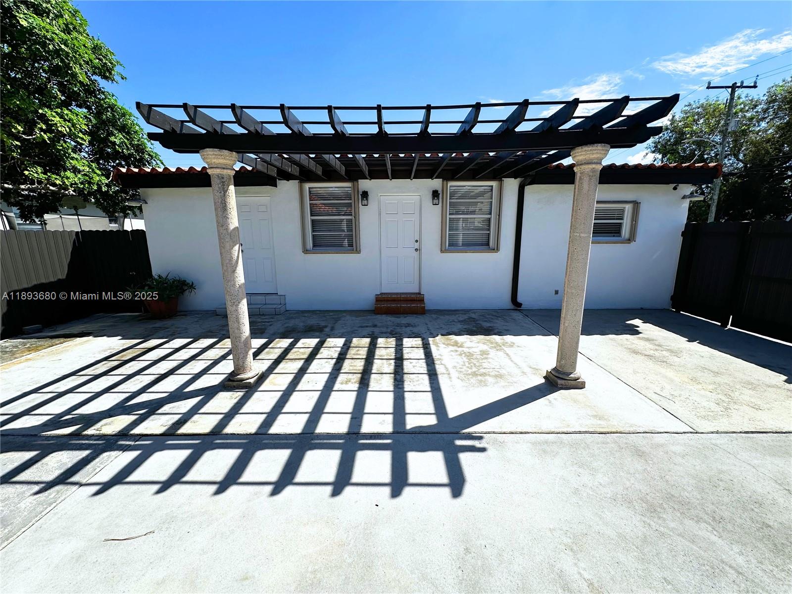 590 SW 36th Ave