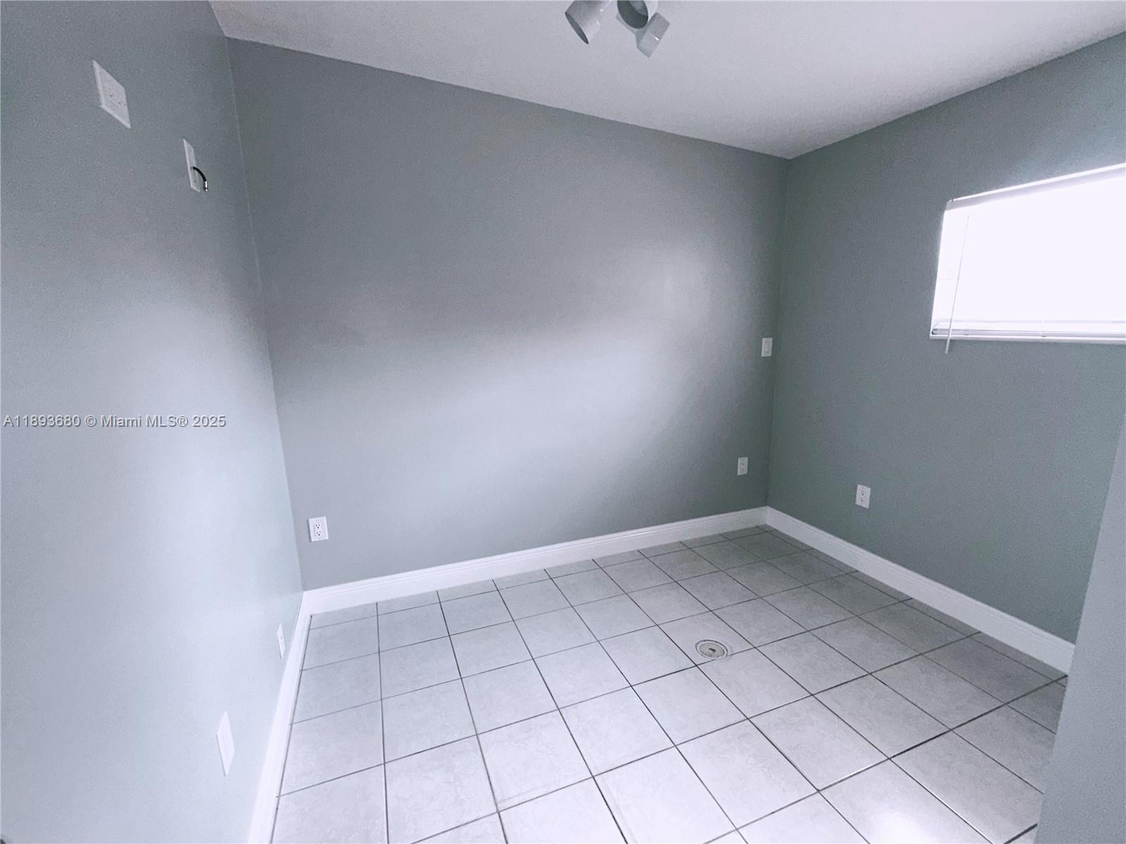 590 SW 36th Ave