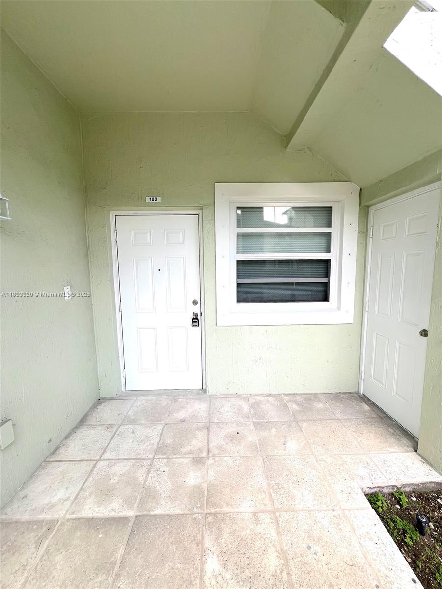 2731 NE 3rd Dr # 102