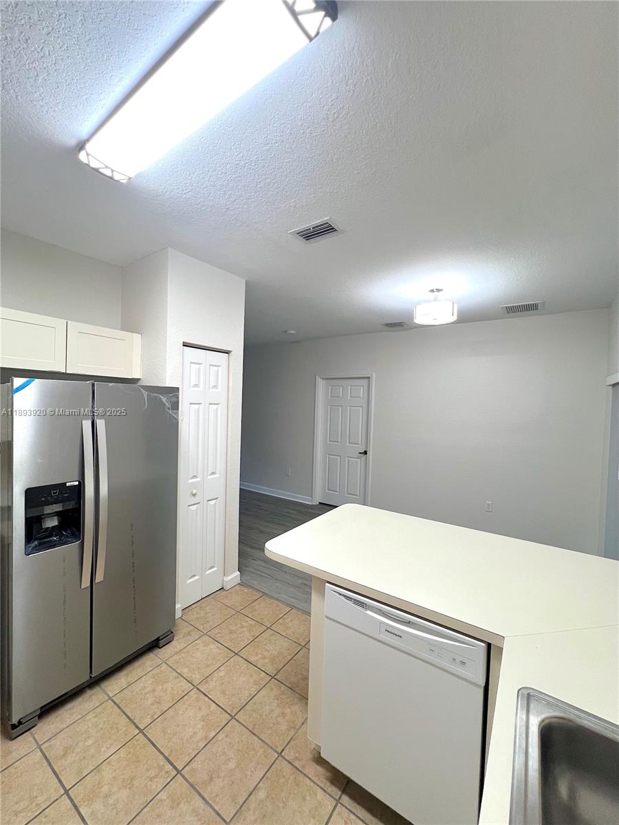2731 NE 3rd Dr # 102