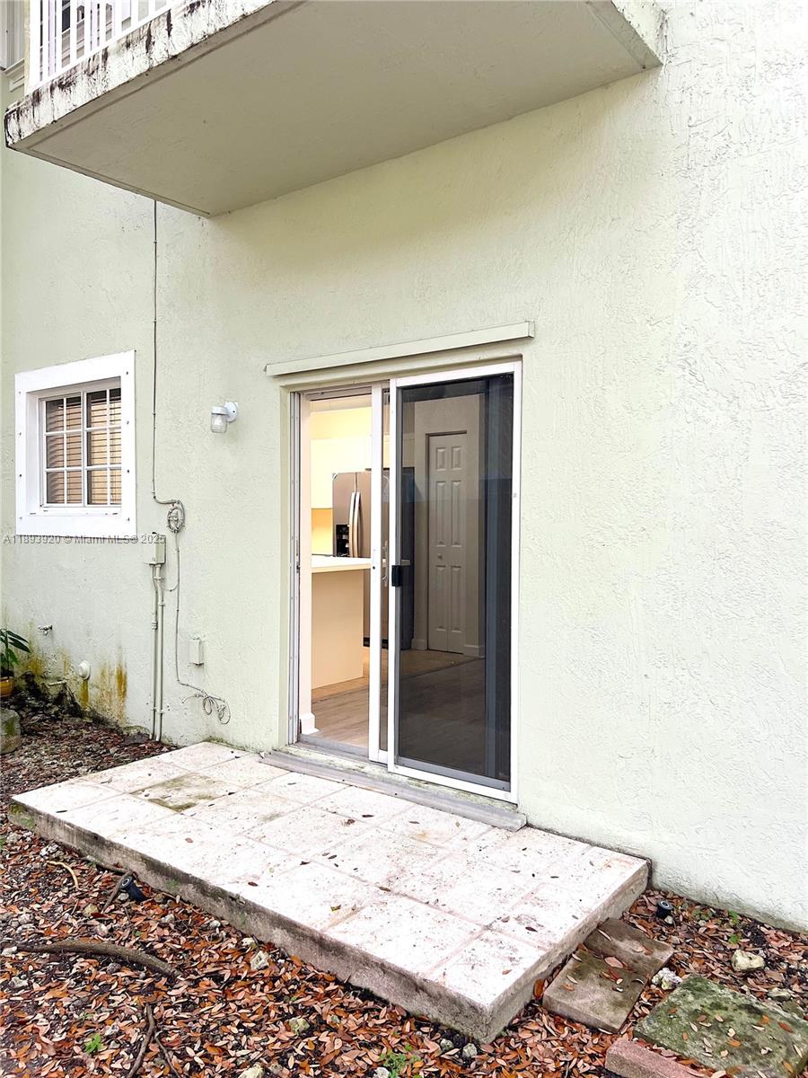 2731 NE 3rd Dr # 102
