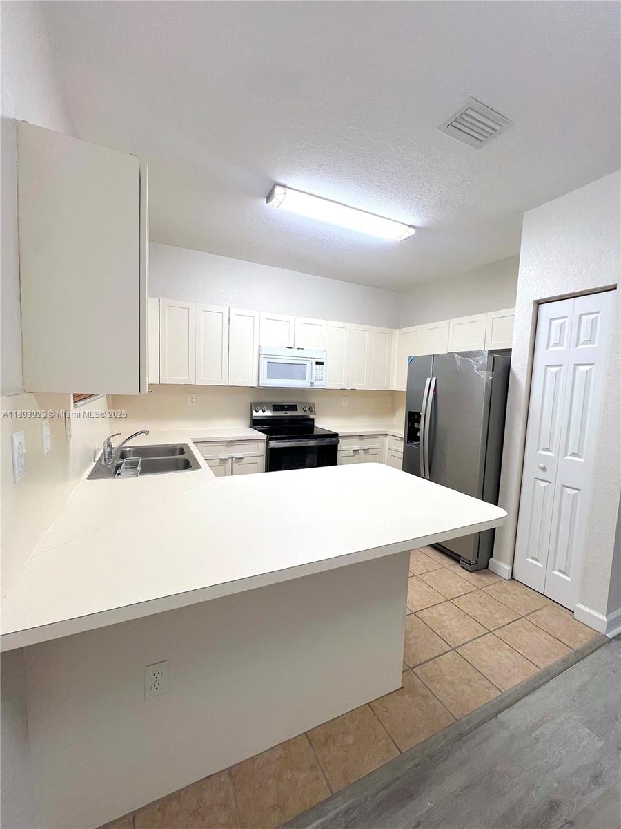 2731 NE 3rd Dr # 102