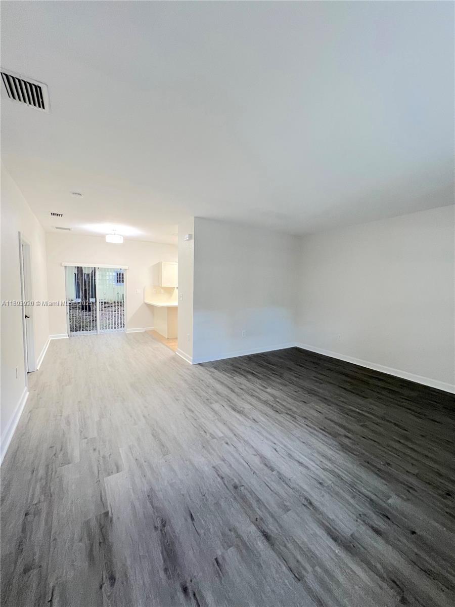 2731 NE 3rd Dr # 102