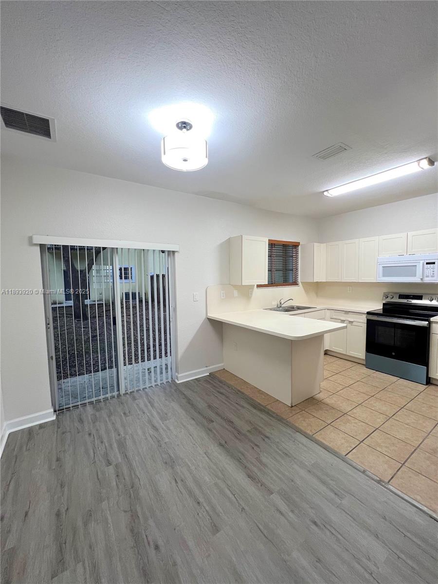 2731 NE 3rd Dr # 102