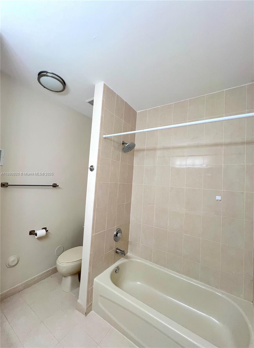 2731 NE 3rd Dr # 102