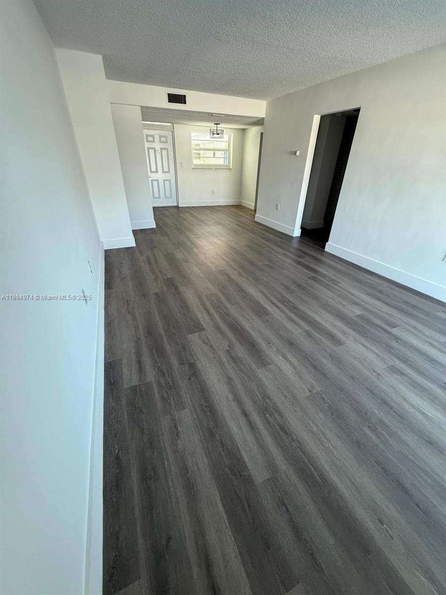 1145 Normandy Dr # 203