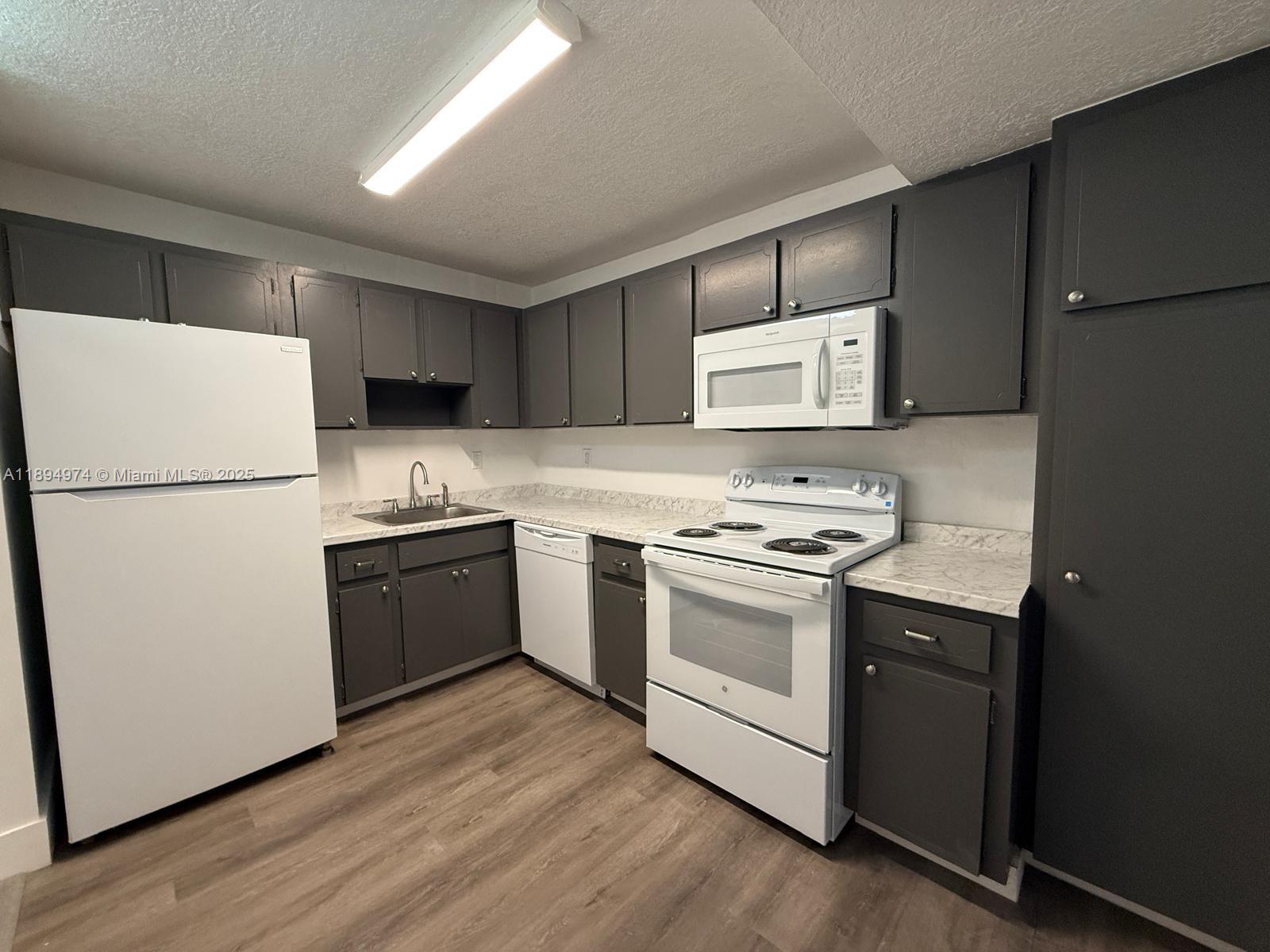 1145 Normandy Dr # 203