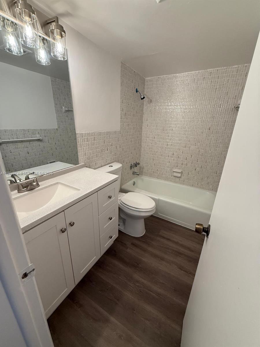 1145 Normandy Dr # 203