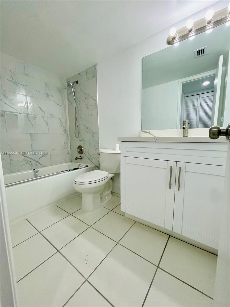 2209 S Cypress Bend Dr # 407