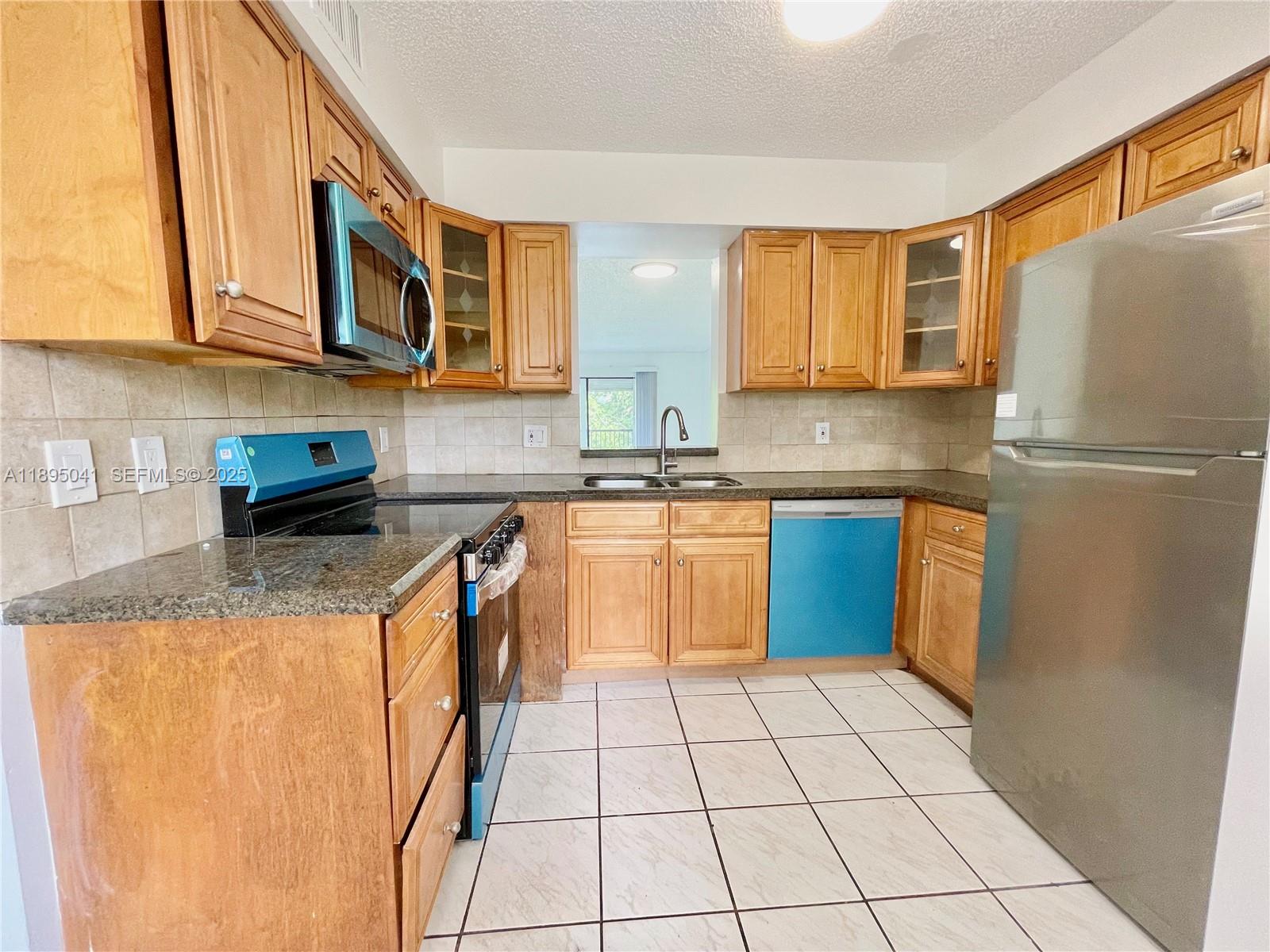 2209 S Cypress Bend Dr # 407
