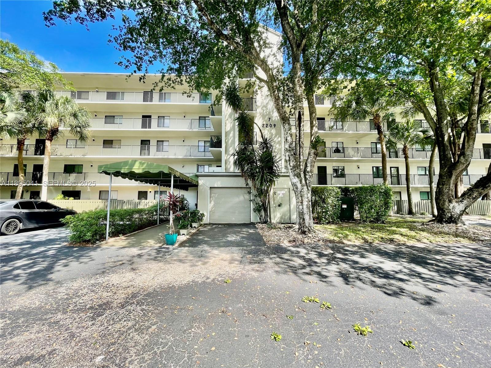 2209 S Cypress Bend Dr # 407