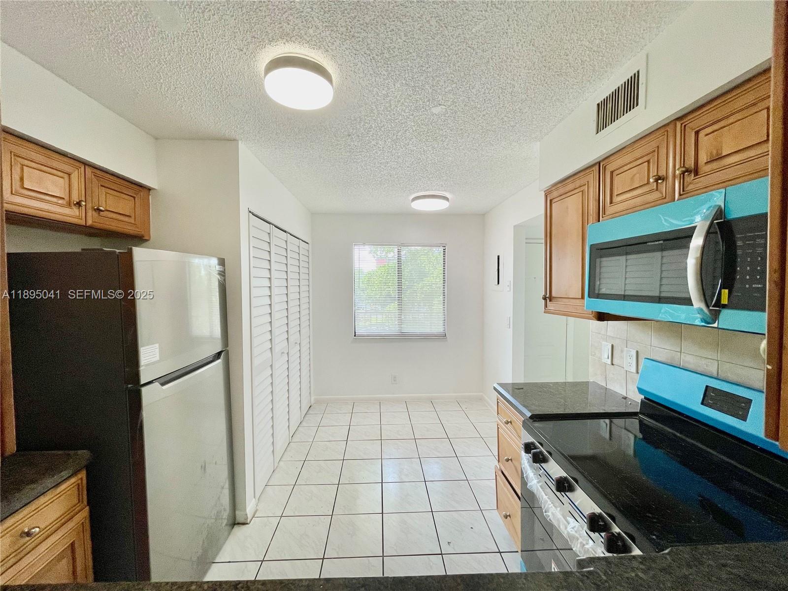 2209 S Cypress Bend Dr # 407