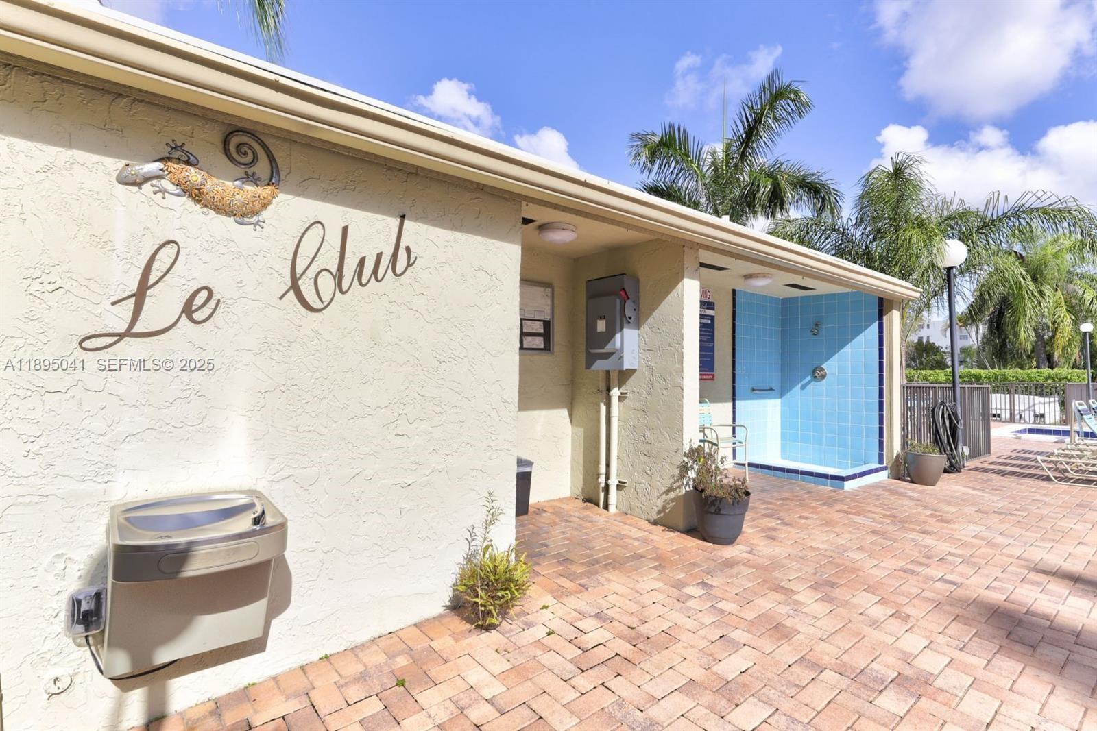 2209 S Cypress Bend Dr # 407