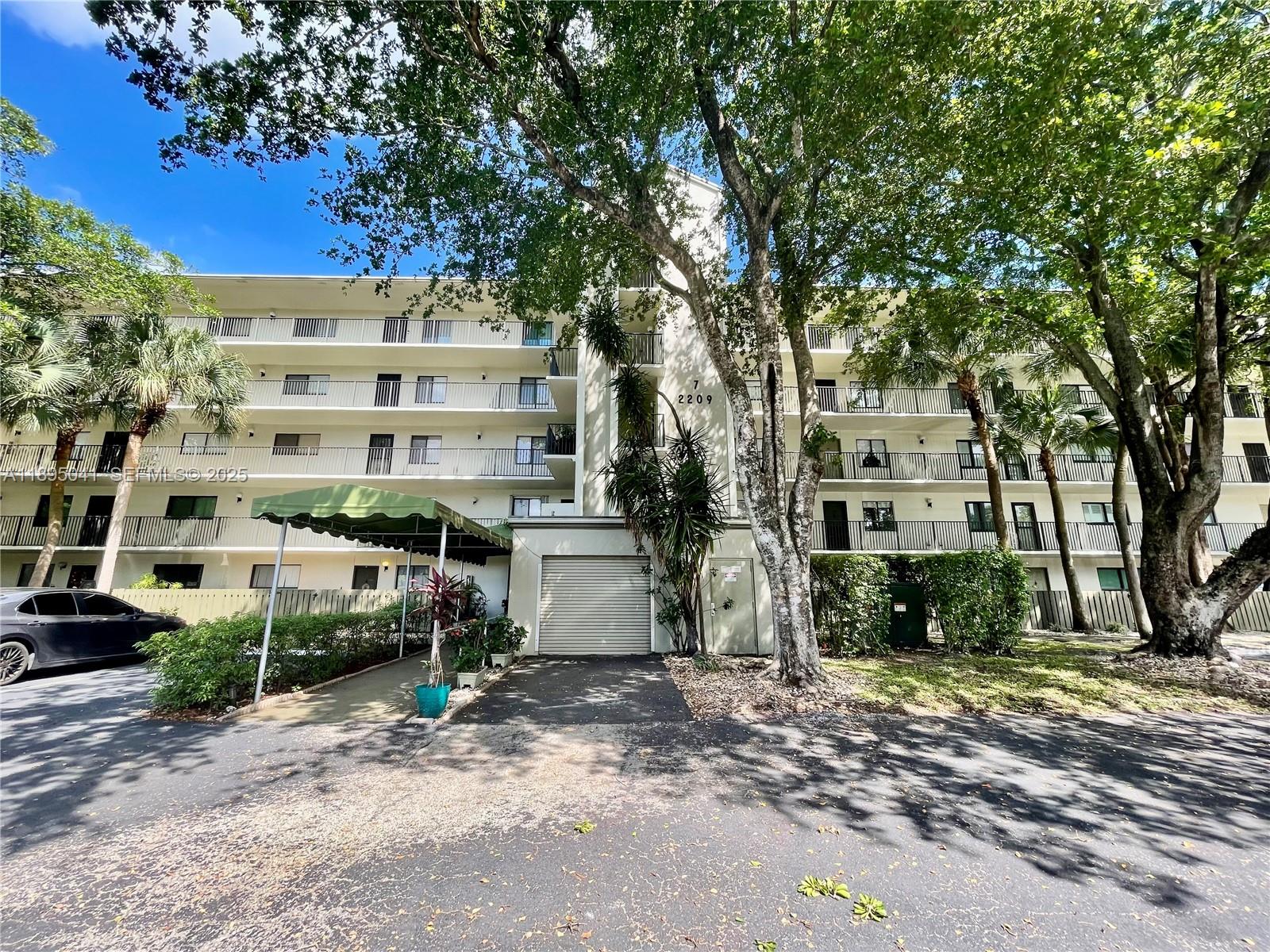 2209 S Cypress Bend Dr # 407