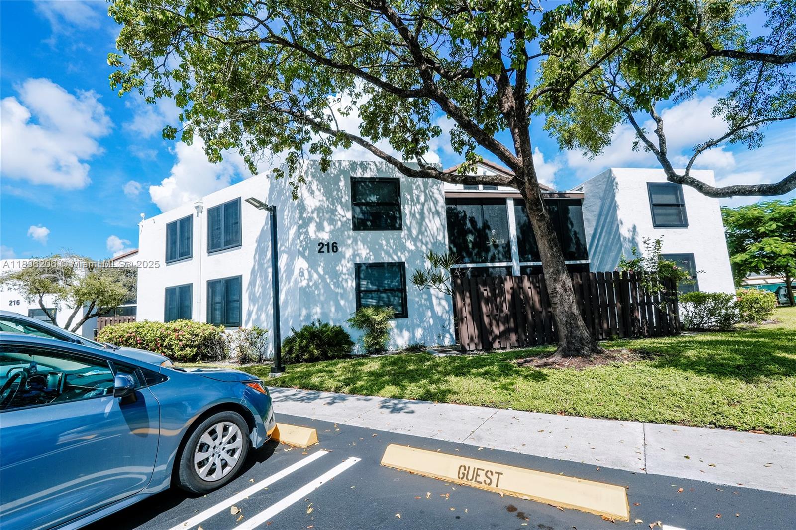 216 Lake Pointe Dr # 128
