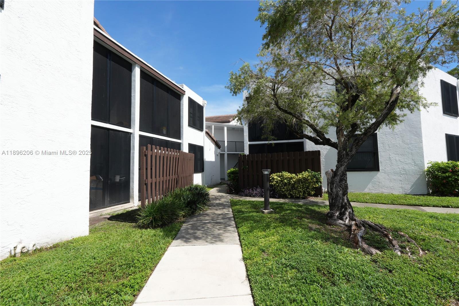 216 Lake Pointe Dr # 128