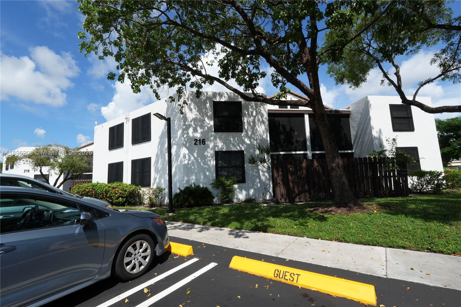 216 Lake Pointe Dr # 128
