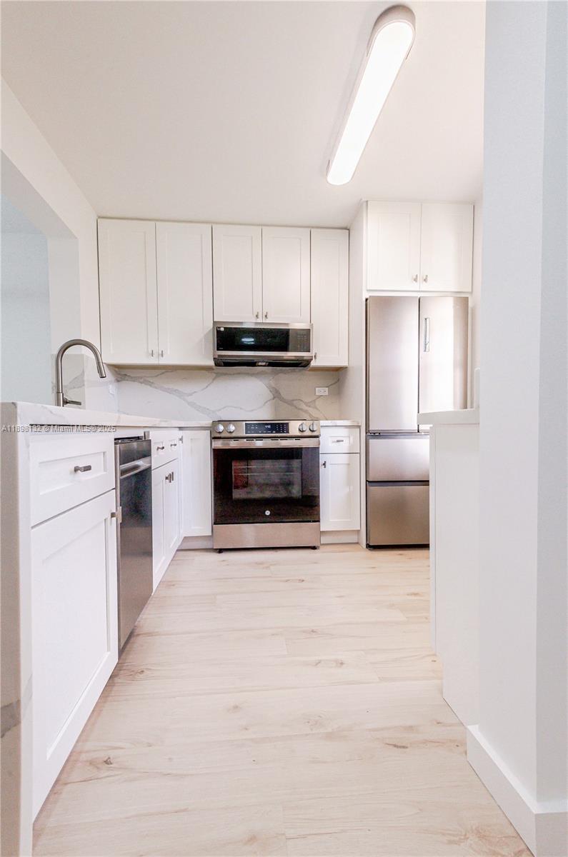 5550 Lakeside Dr # 104