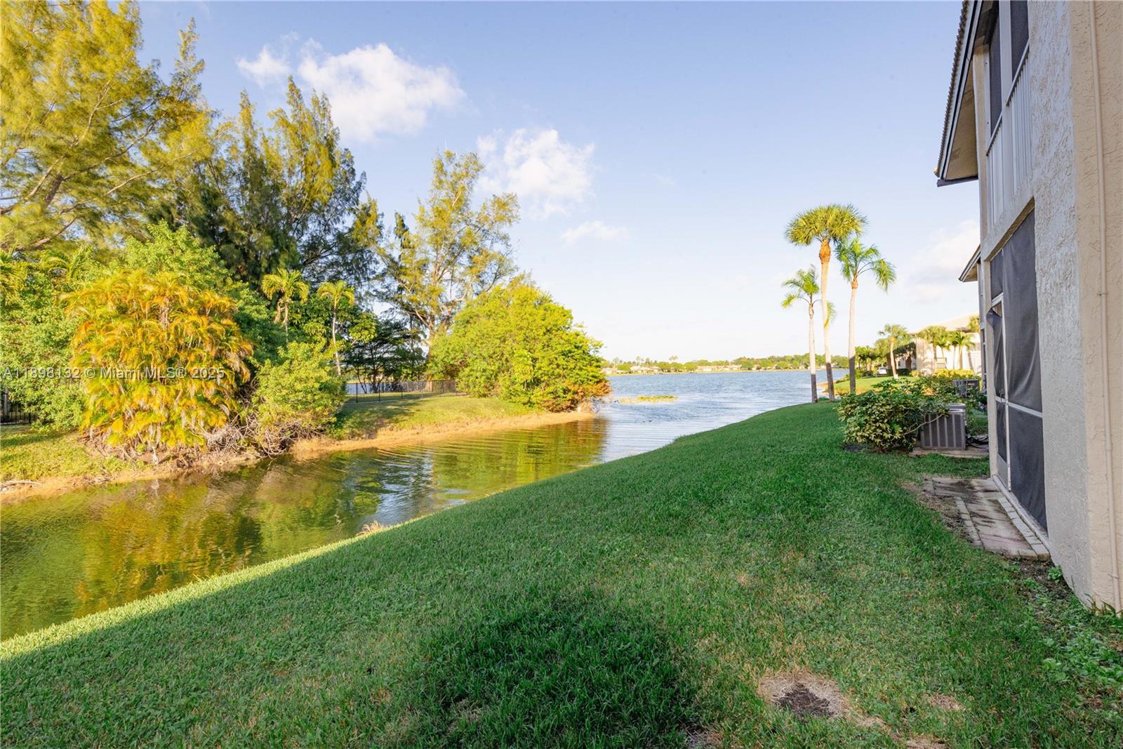 5550 Lakeside Dr # 104