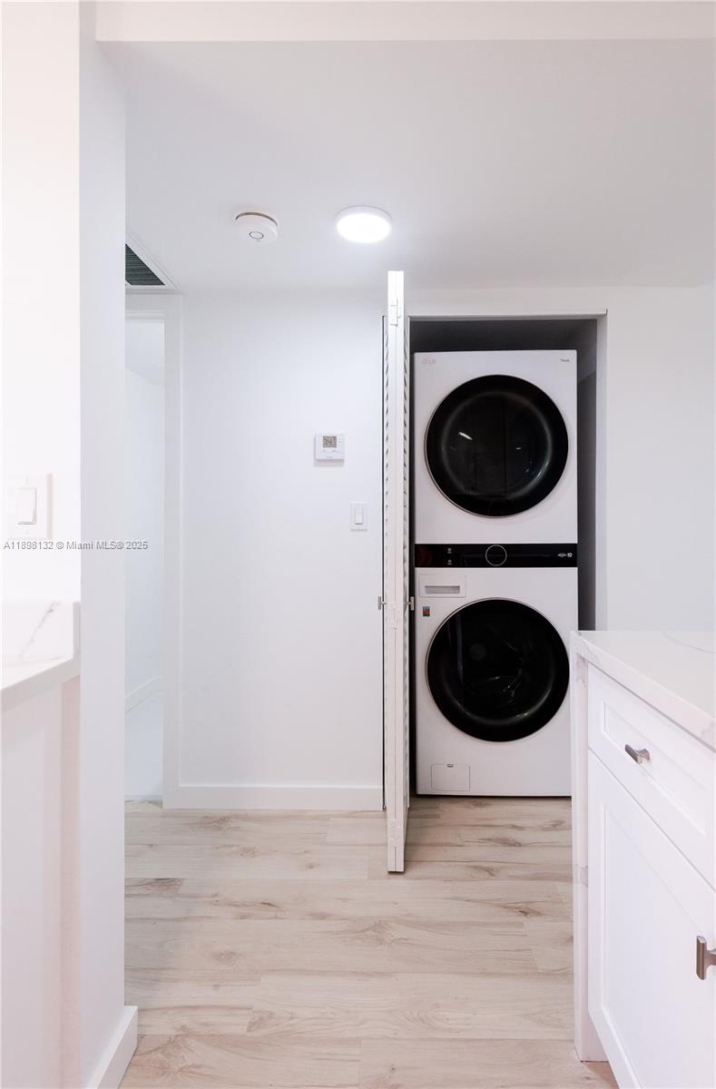 5550 Lakeside Dr # 104