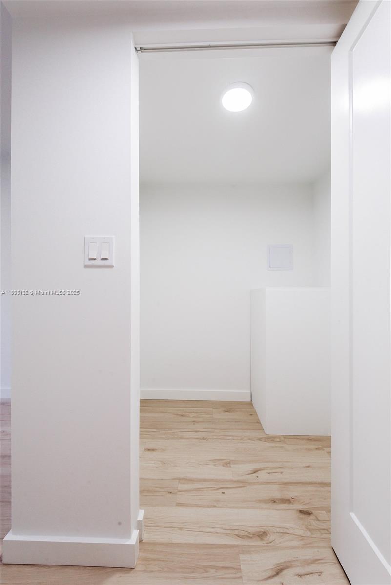 5550 Lakeside Dr # 104