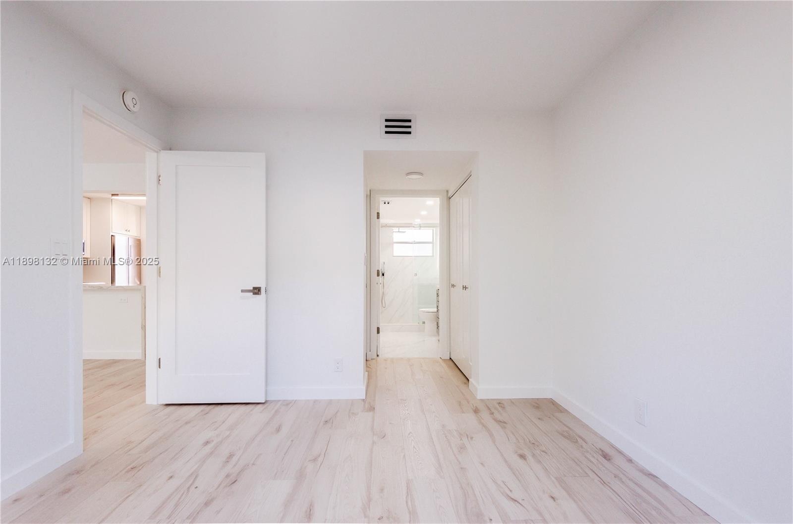 5550 Lakeside Dr # 104