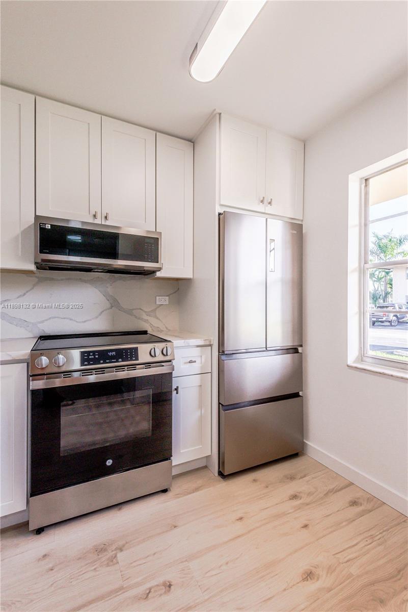 5550 Lakeside Dr # 104