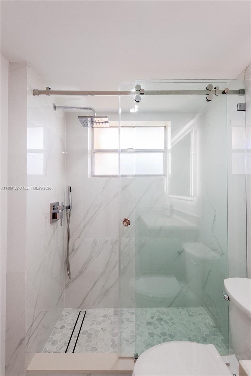 5550 Lakeside Dr # 104