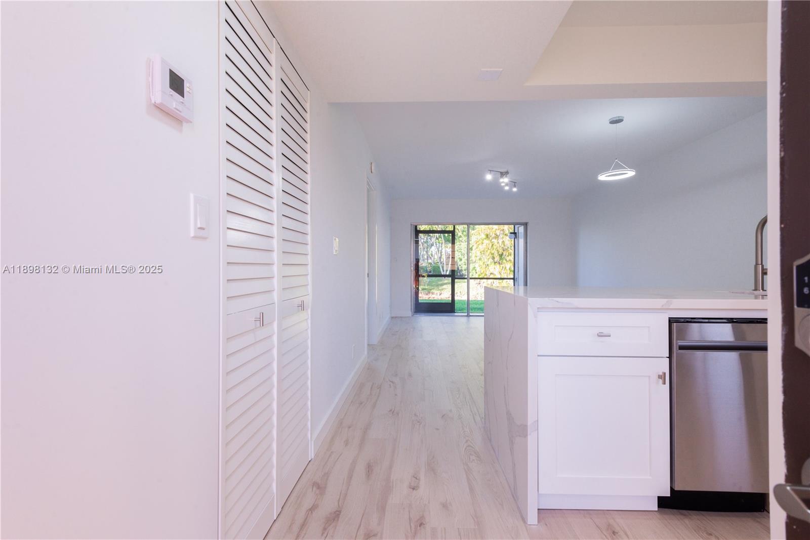 5550 Lakeside Dr # 104