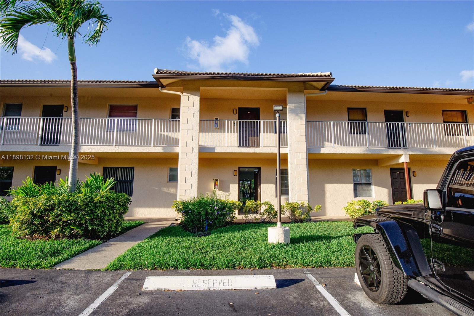 5550 Lakeside Dr # 104