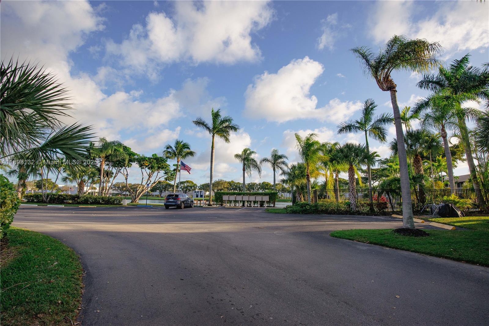 5550 Lakeside Dr # 104