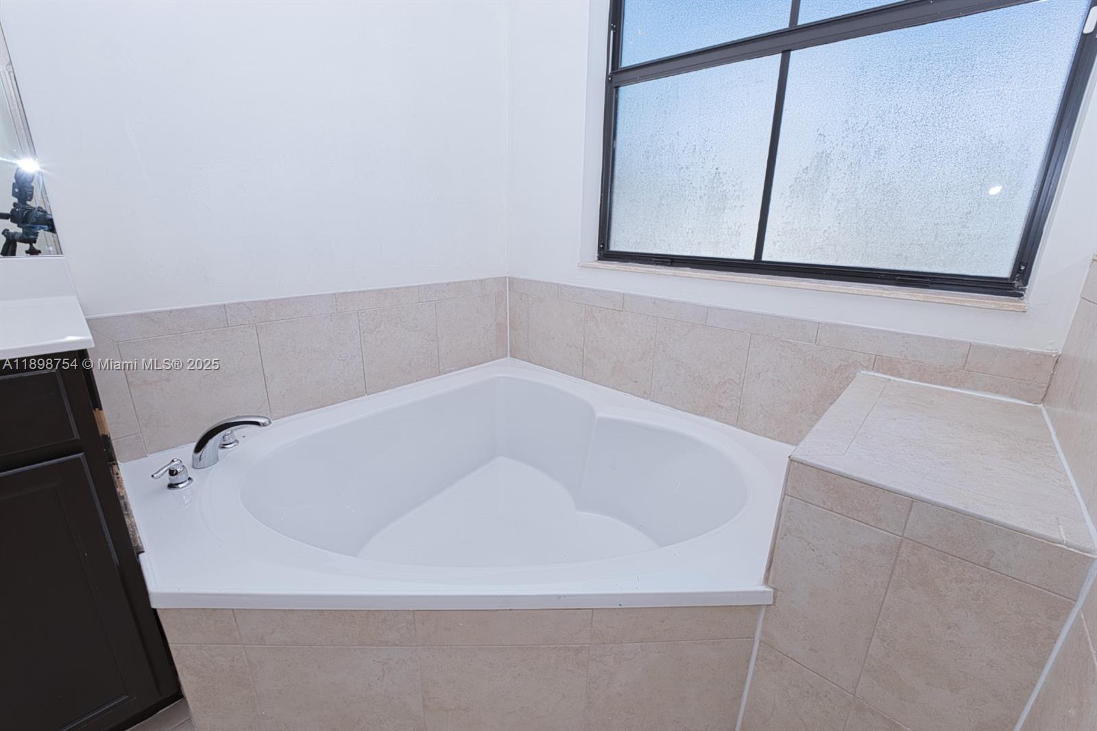 3412 W 103rd Ter