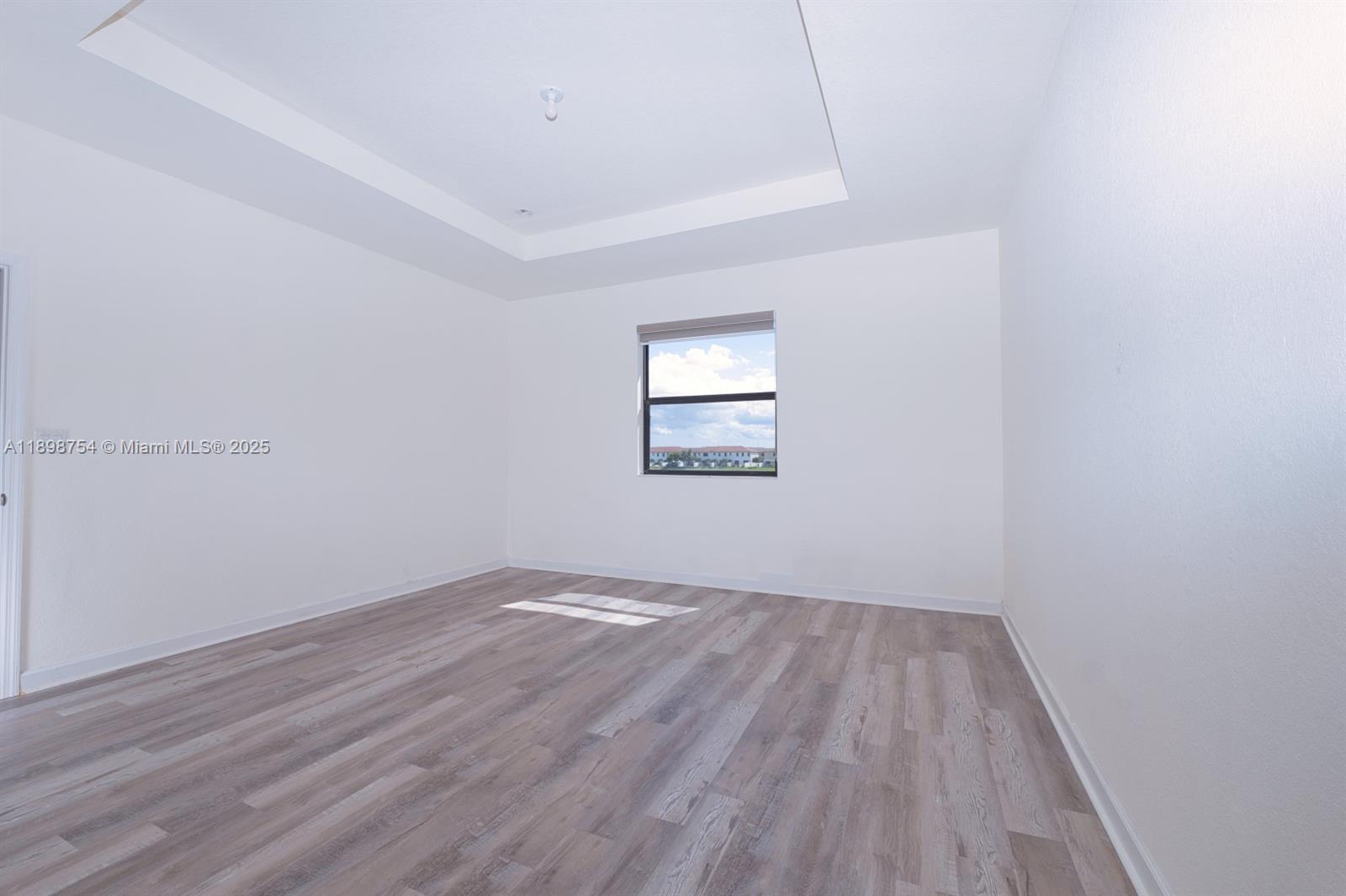 3412 W 103rd Ter
