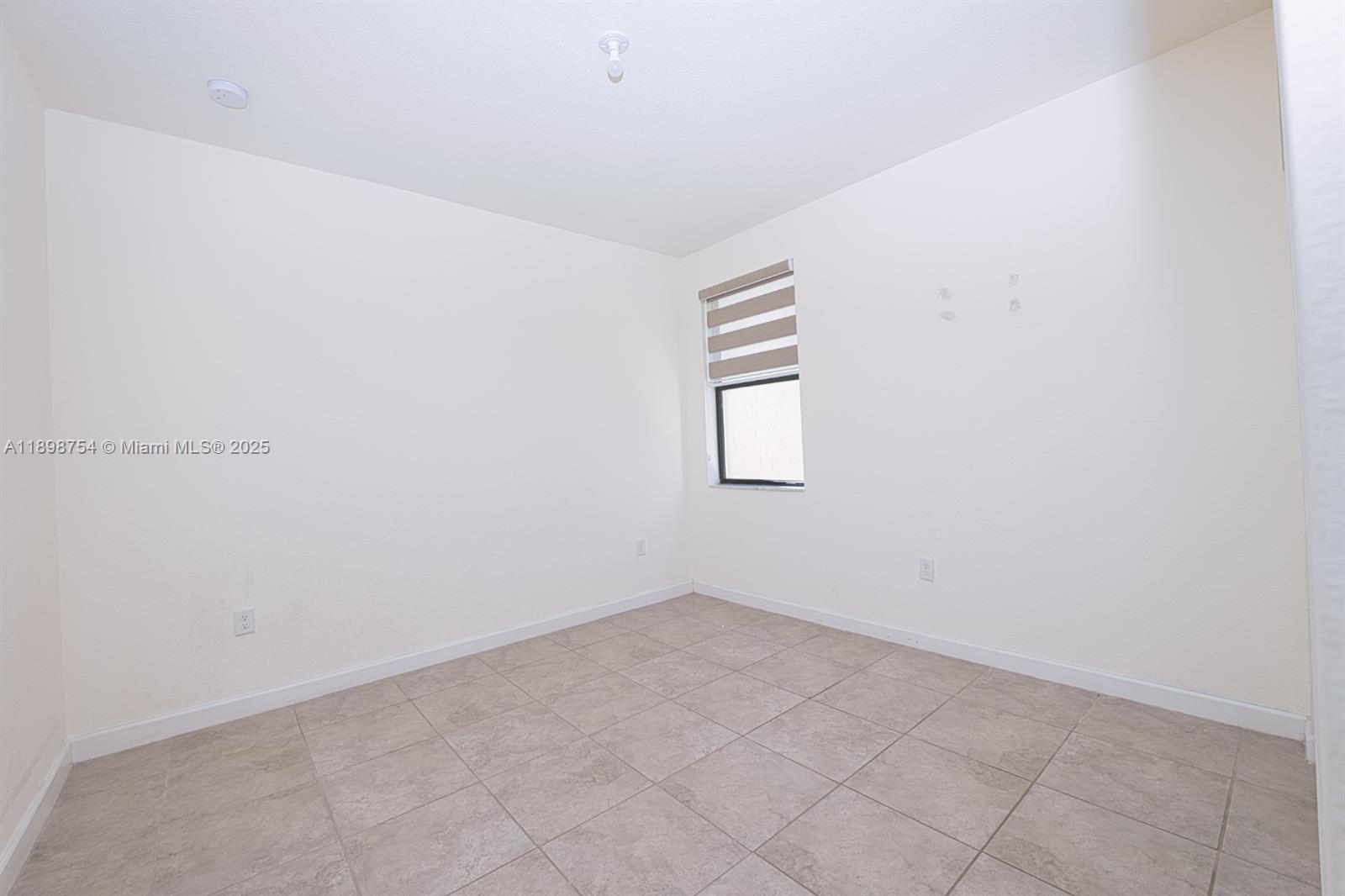 3412 W 103rd Ter