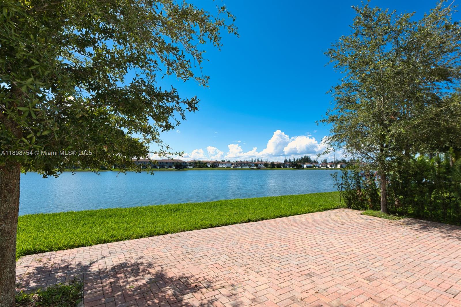 3412 W 103rd Ter