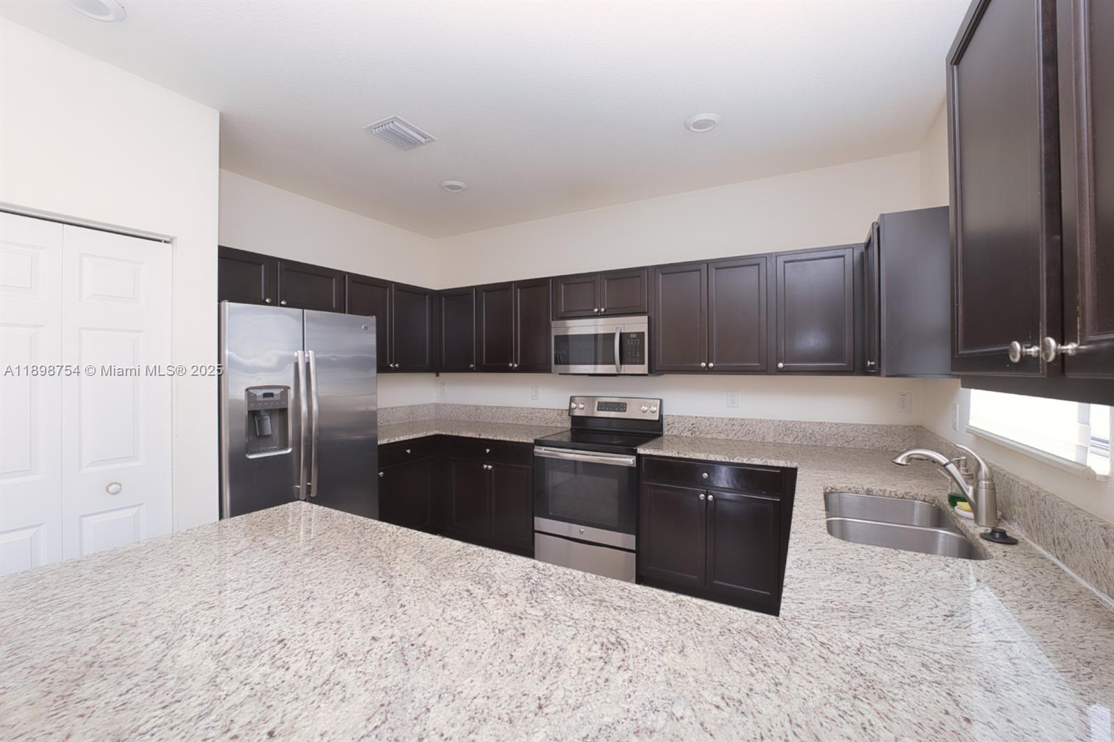 3412 W 103rd Ter