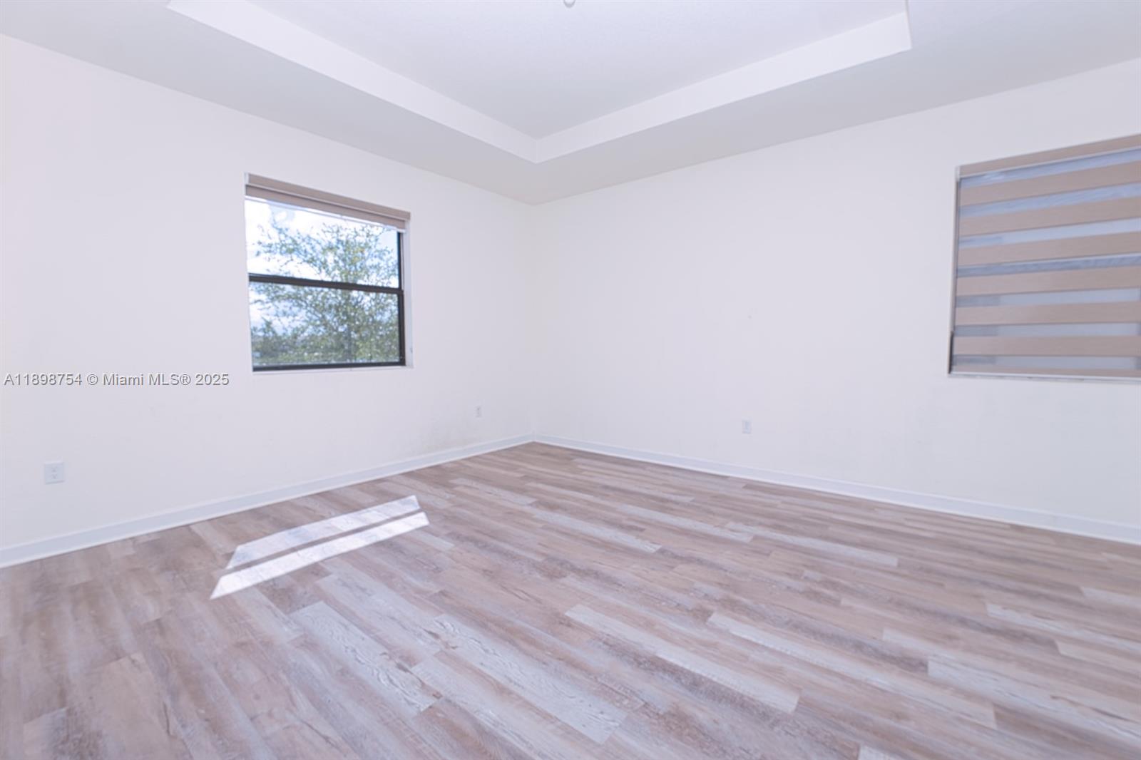 3412 W 103rd Ter