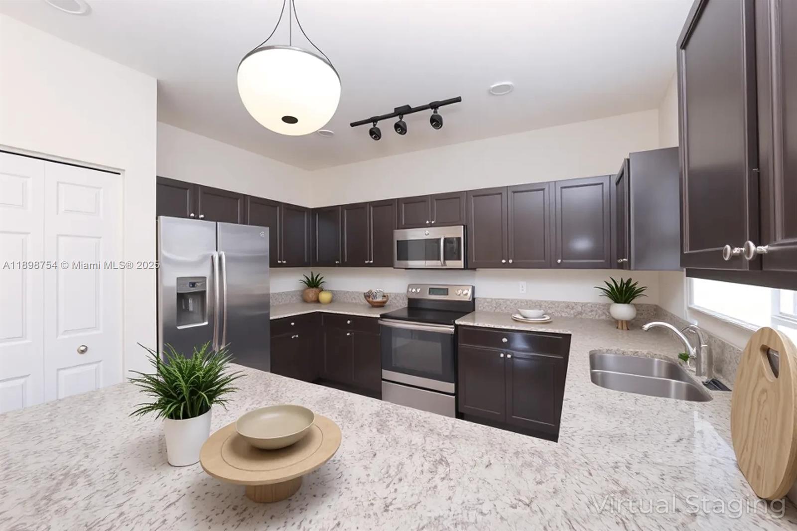 3412 W 103rd Ter