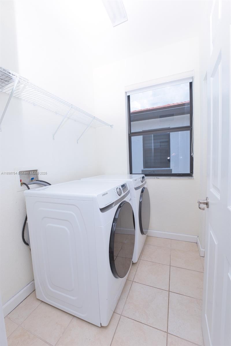 3412 W 103rd Ter