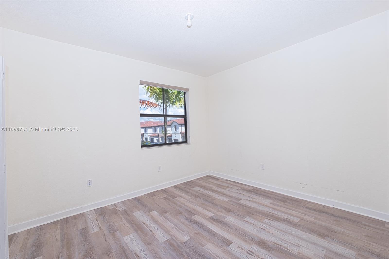 3412 W 103rd Ter