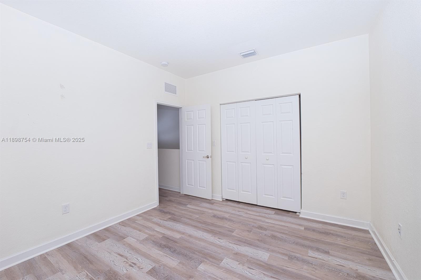 3412 W 103rd Ter
