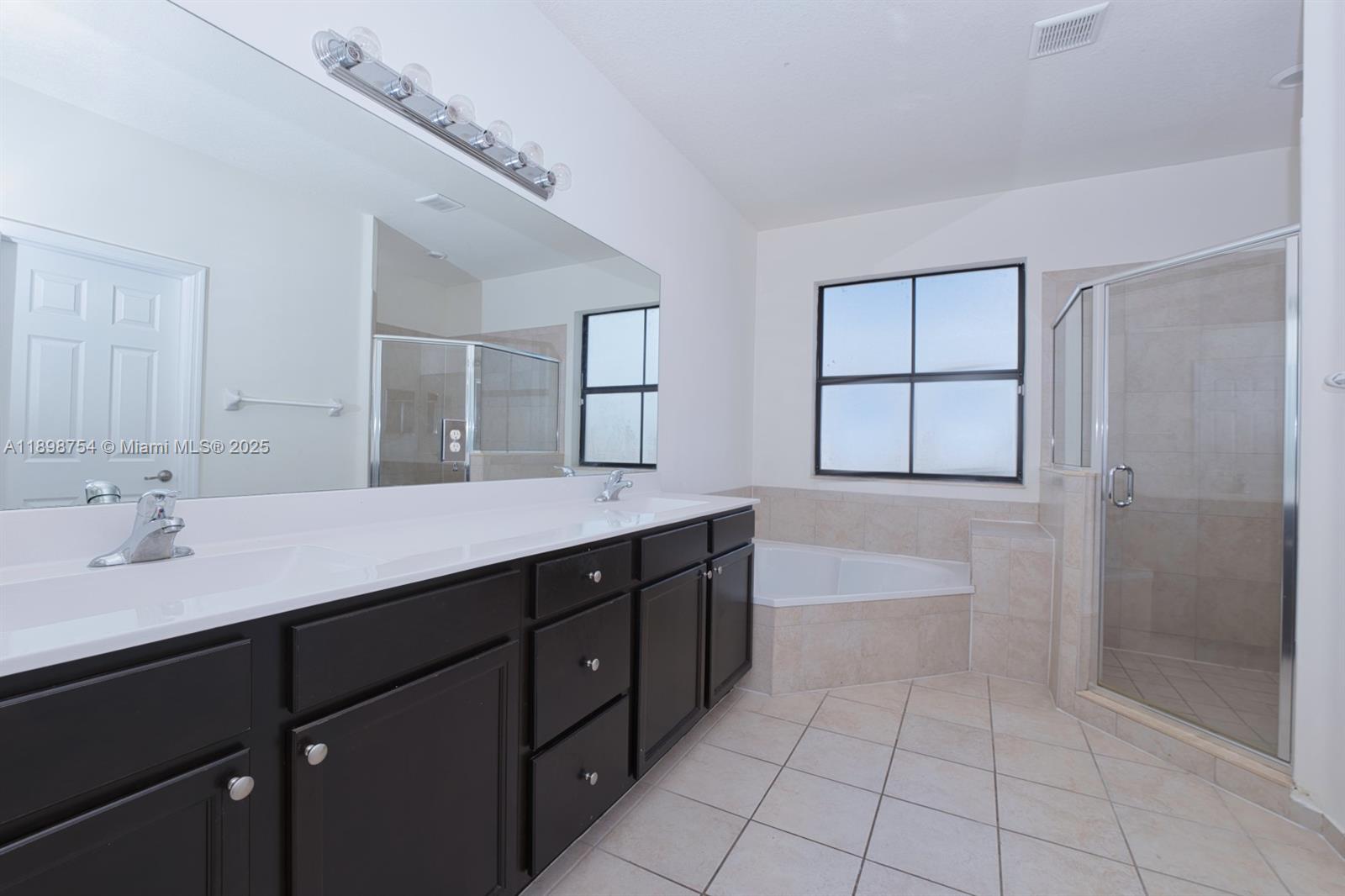 3412 W 103rd Ter