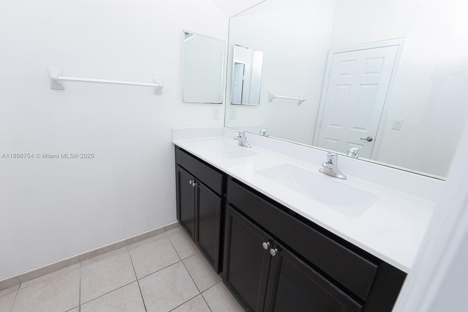 3412 W 103rd Ter
